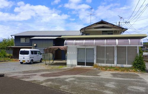 146坪の広大な敷地！別棟に店舗を備えた十分な広さが魅力です。【鬼木町1388】